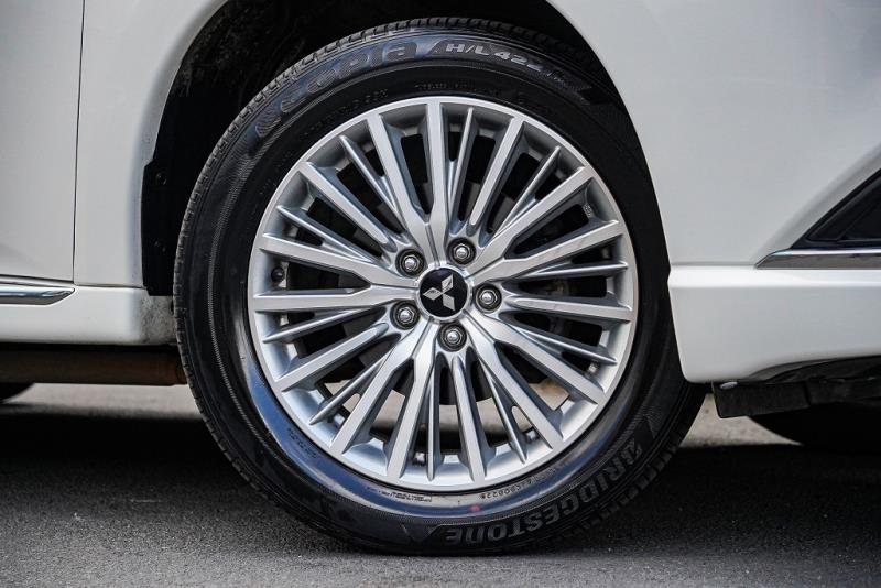 2019 Mitsubishi Outlander PHEV XLS