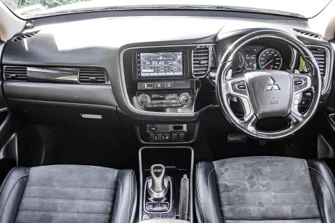 2016 Mitsubishi Outlander PHEV 4WD - Thumbnail