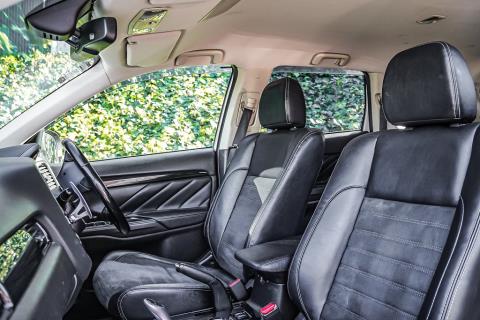 2016 Mitsubishi Outlander PHEV 4WD - Thumbnail