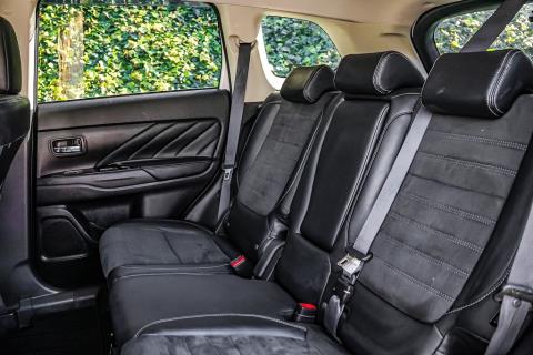 2016 Mitsubishi Outlander PHEV 4WD - Thumbnail