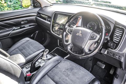 2016 Mitsubishi Outlander PHEV 4WD - Thumbnail
