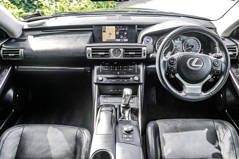 2015 Lexus IS 300H