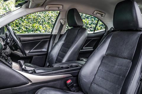 2015 Lexus IS 300H - Thumbnail