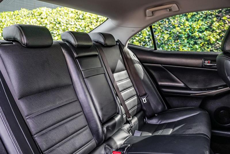 2015 Lexus IS 300H
