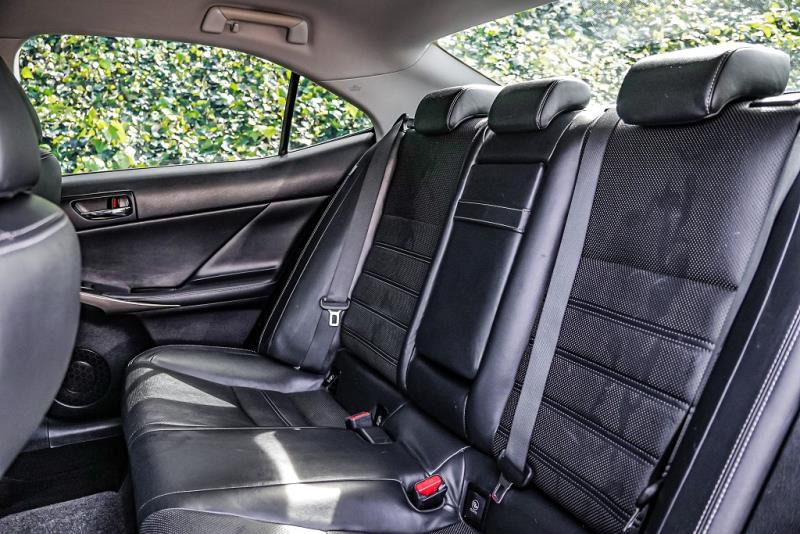 2015 Lexus IS 300H