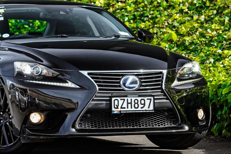 2015 Lexus IS 300H