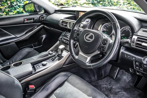 2015 Lexus IS 300H - Thumbnail