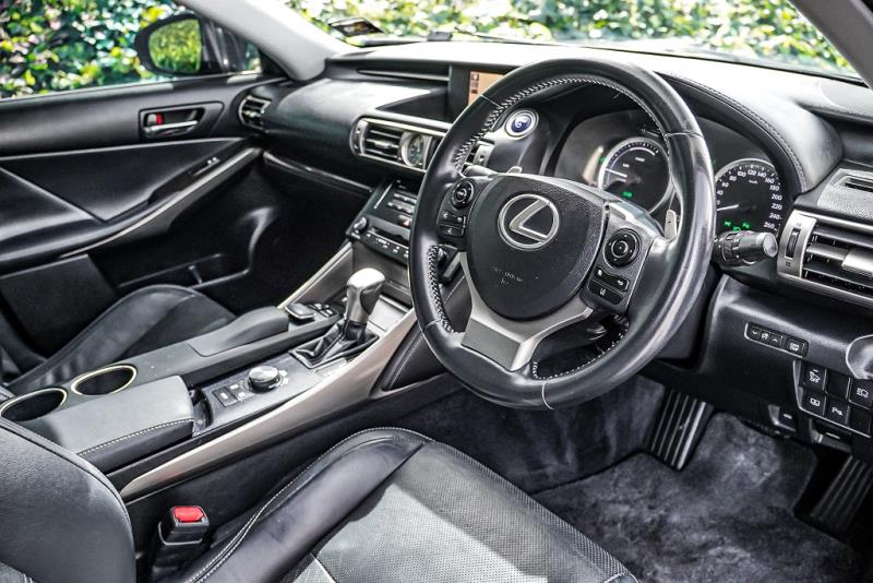 2015 Lexus IS 300H