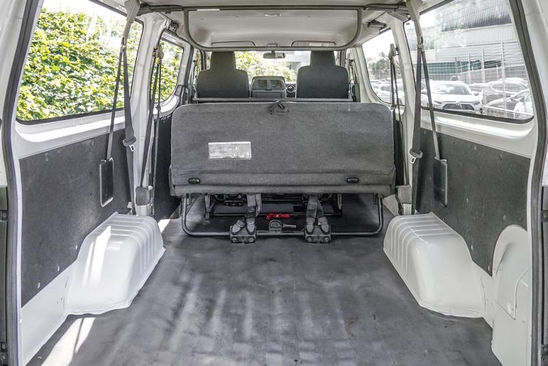 2017 Nissan NV350 9 Seater