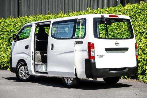 2017 Nissan NV350 9 Seater - Thumbnail