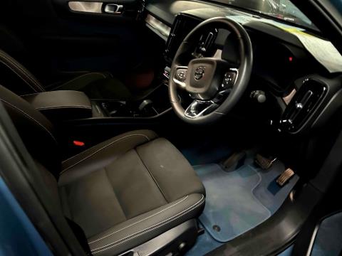 2022 Volvo C40 Recharge Ultimate - Thumbnail