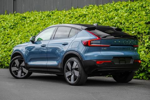 2022 Volvo C40 Recharge Ultimate - Thumbnail