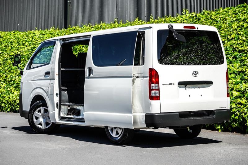 2020 Toyota Hiace ZL 5 Door