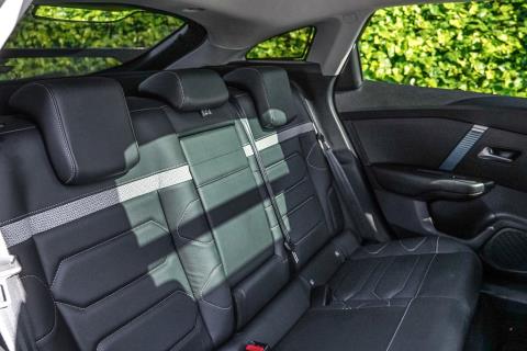 2022 Citroen e-C4 Shine Plus Electric - Thumbnail