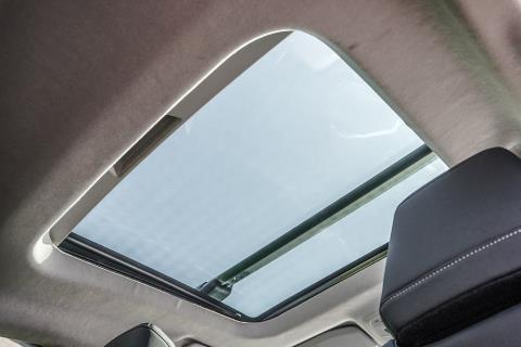 2022 Citroen e-C4 Shine Plus Electric - Thumbnail