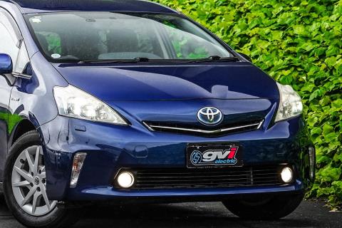 2013 Toyota Prius Alpha S - Thumbnail