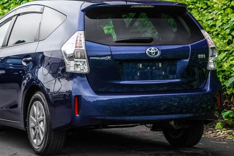 2013 Toyota Prius Alpha S - Thumbnail