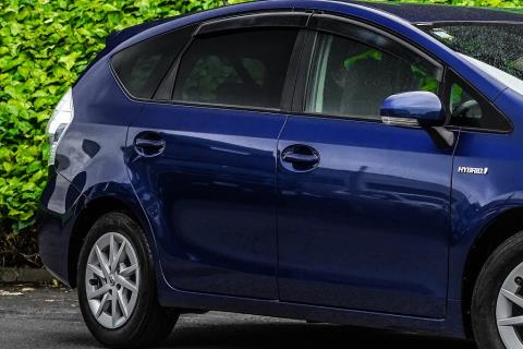 2013 Toyota Prius Alpha S - Thumbnail