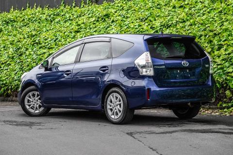 2013 Toyota Prius Alpha S - Thumbnail