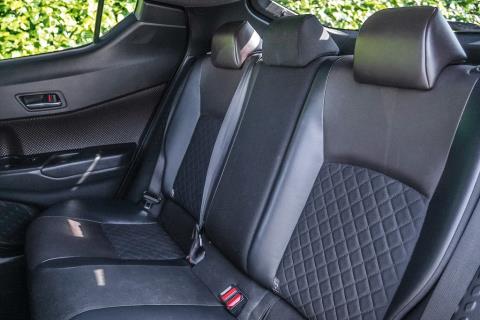 2017 Toyota C-HR G Hybrid - Thumbnail