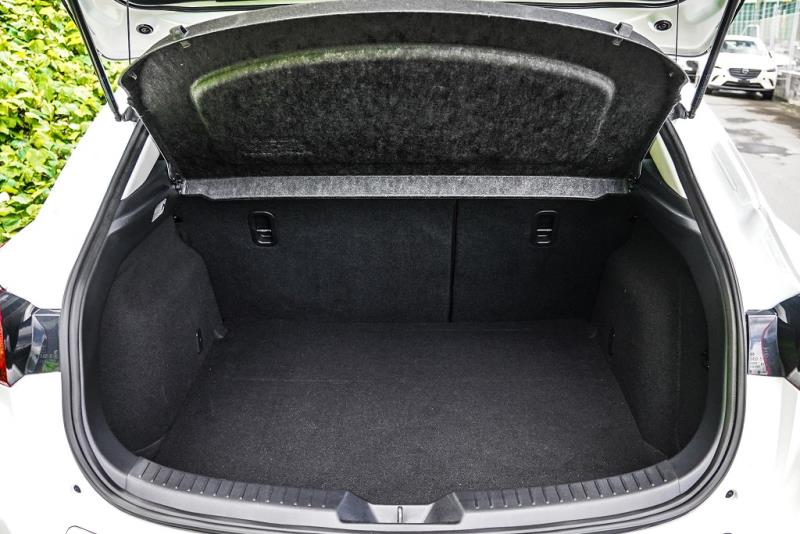 2014 Mazda Axela 20S / 3 LTD