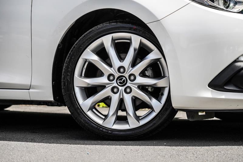 2014 Mazda Axela 20S / 3 LTD