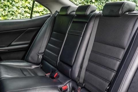 2014 Lexus IS 300h - Thumbnail