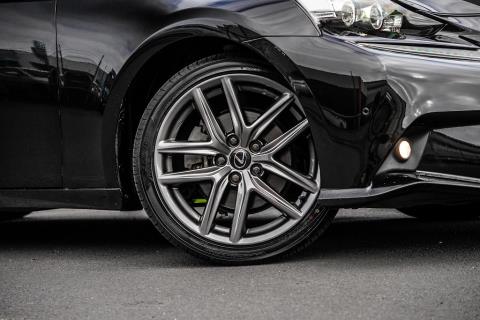 2014 Lexus IS 300h - Thumbnail