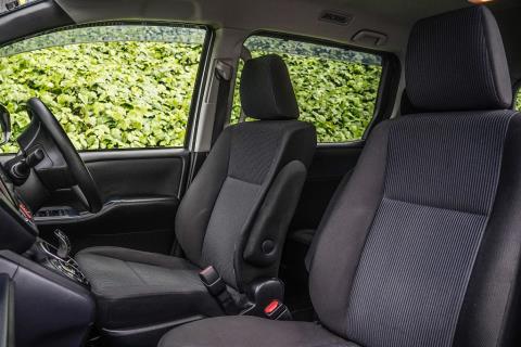 2015 Toyota Voxy Hybrid / Noah - Thumbnail