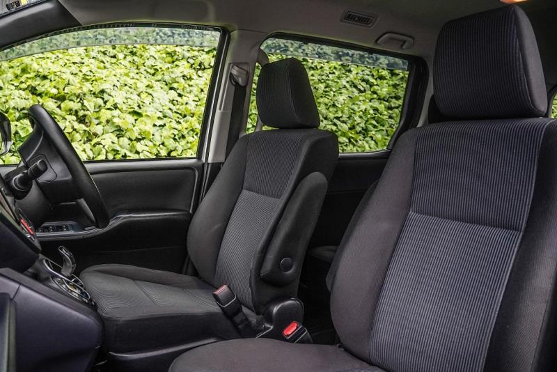 2015 Toyota Voxy Hybrid / Noah
