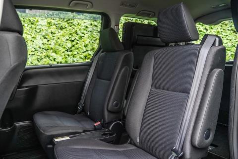 2015 Toyota Voxy Hybrid / Noah - Thumbnail
