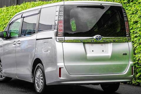 2015 Toyota Voxy Hybrid / Noah - Thumbnail