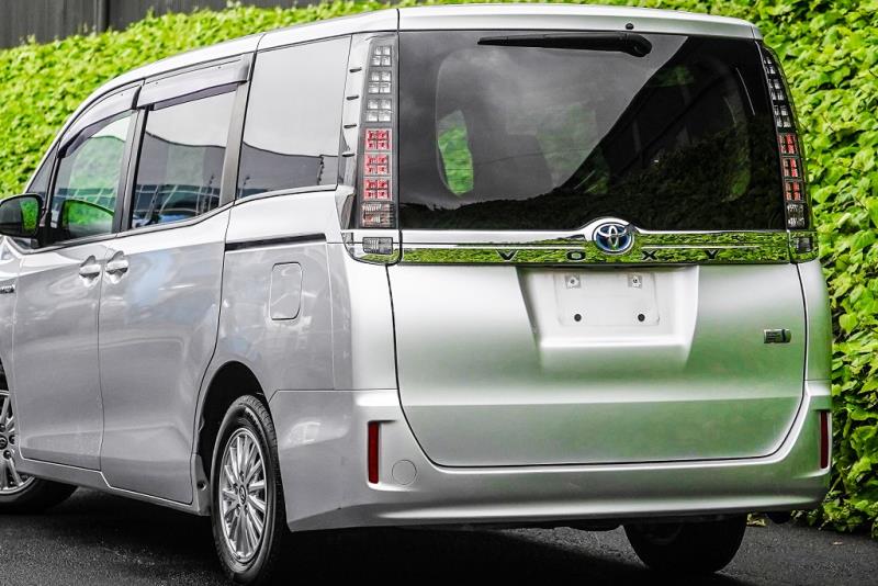2015 Toyota Voxy Hybrid / Noah