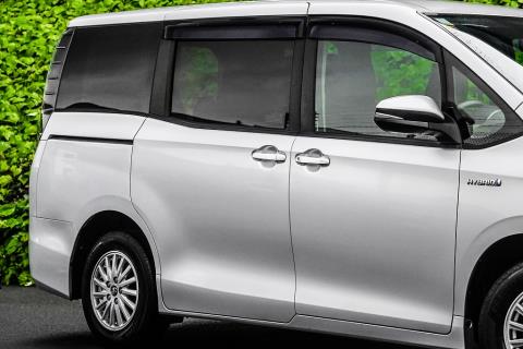 2015 Toyota Voxy Hybrid / Noah - Thumbnail