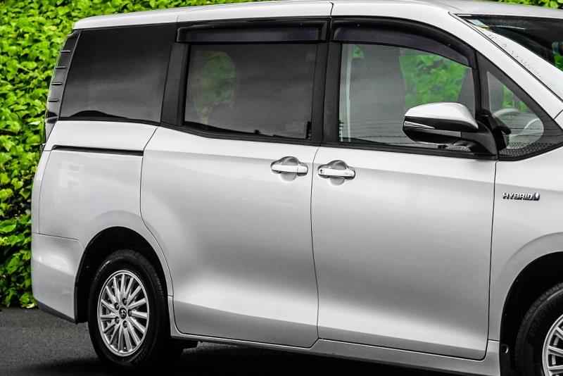 2015 Toyota Voxy Hybrid / Noah