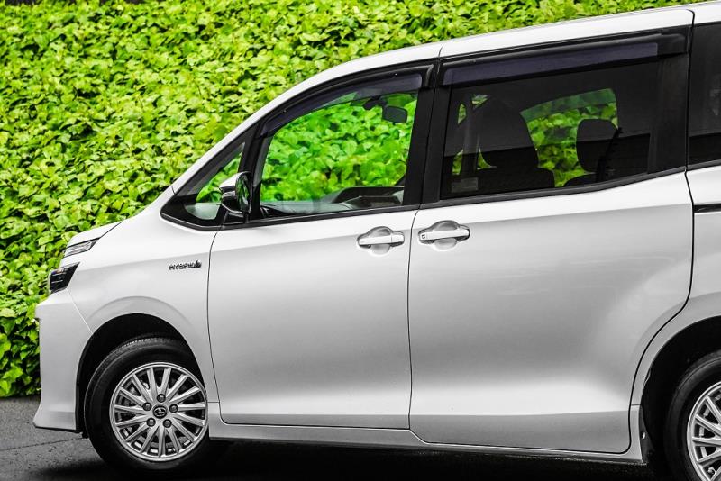 2015 Toyota Voxy Hybrid / Noah