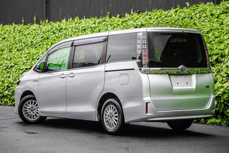 2015 Toyota Voxy Hybrid / Noah