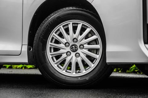 2015 Toyota Voxy Hybrid / Noah - Thumbnail