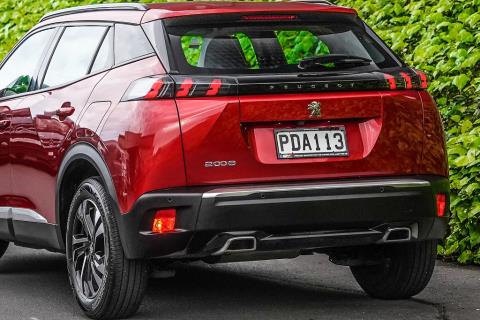 2022 Peugeot 2008 Allure SUV - Thumbnail