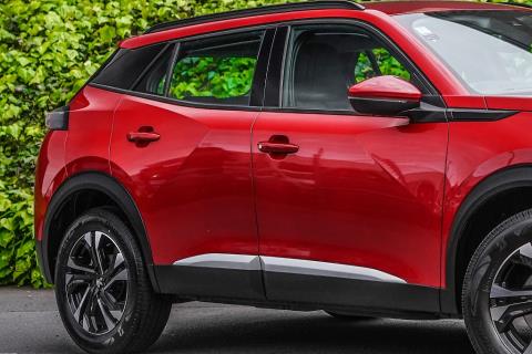 2022 Peugeot 2008 Allure SUV - Thumbnail