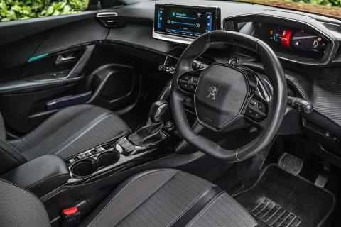 2022 Peugeot 2008 Allure SUV - Thumbnail