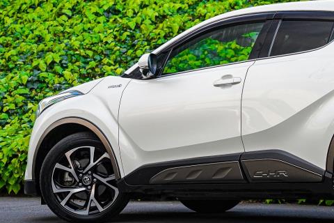 2019 Toyota C-HR Hybrid - Thumbnail