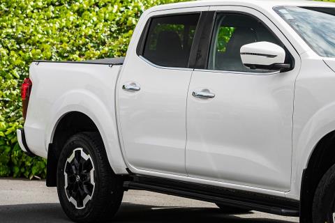 2021 Nissan Navara ST-X 2.3D - Thumbnail
