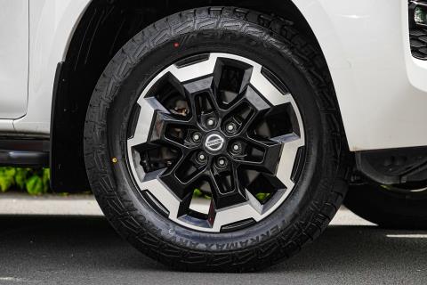 2021 Nissan Navara ST-X 2.3D - Thumbnail