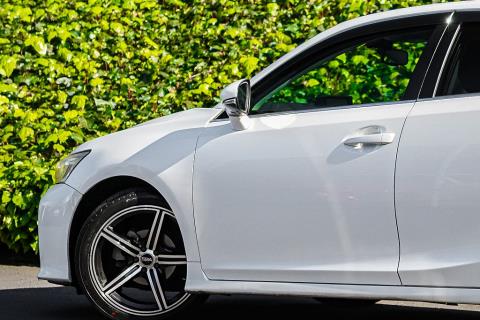 2011 Lexus CT 200h - Thumbnail