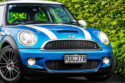 2009 MINI Cooper - Thumbnail