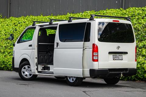 2019 Toyota Hiace ZL 5 Door - Thumbnail
