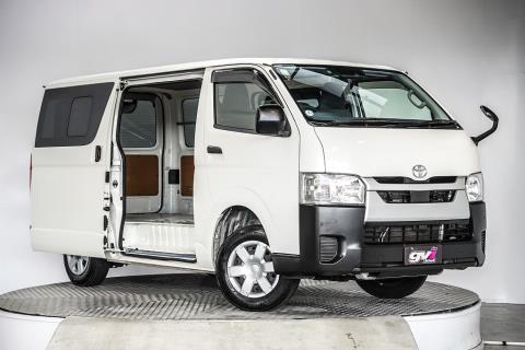2020 Toyota Hiace ZL 5 Door - Thumbnail