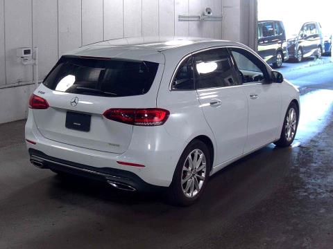 2020 Mercedes Benz B 180 - Thumbnail