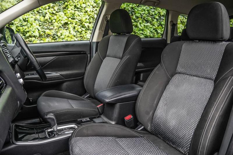 2022 Mitsubishi Outlander LS 7 Seater